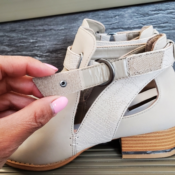 Call It Spring Shoes - Picture 5 of 11